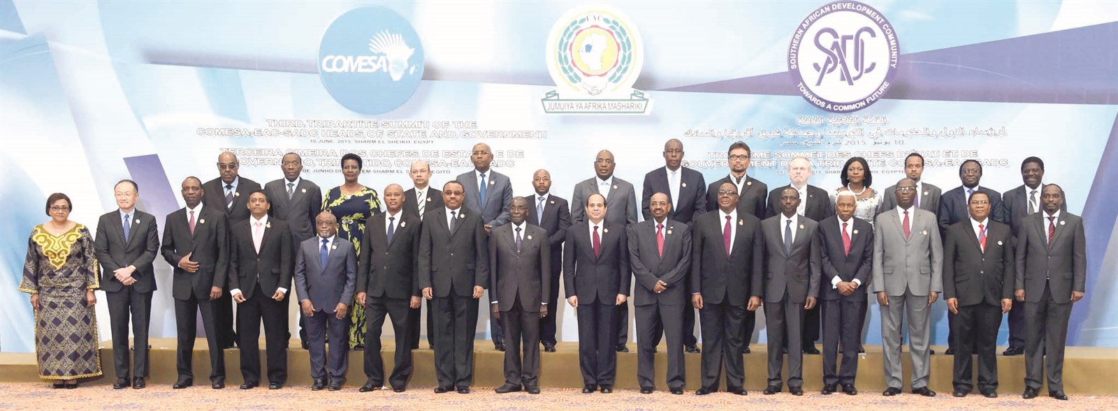 u0627u0644u0631u0626u064au0633 u0627u0644u0645u0635u0631u064a u0645u062au0648u0633u0637u0627u064b u0627u0644u0642u0627u062fu0629 u0627u0644u0623u0641u0627u0631u0642u0629 u0641u064a u062eu062au0627u0645 u0623u0639u0645u0627u0644 u0627u0644u0642u0645u0629