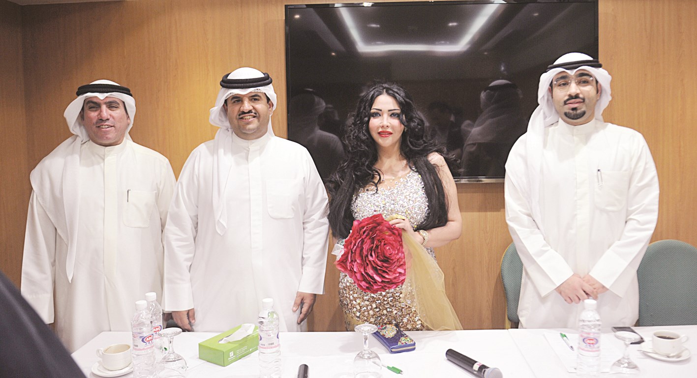 u0646u0627u0635u0631 u0627u0644u0639u0637u064au0629 u0648u062fu0639u064au062c u0627u0644u062eu0644u064au0641u0629 u0648u0645u0648u0646u064au0627 u0648u062cu0627u0633u0645 u0627u0644u0634u0627u064au0639  (u062au0635u0648u064au0631 u062cu0627u0633u0645 u0628u0627u0631u0648u0646)