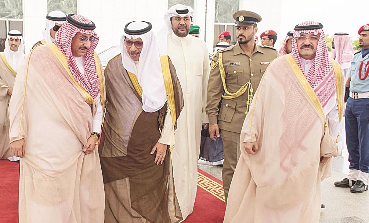 جابر المبارك مغادراً السعودية وفي وداعه محمد بن نايف ومشعل بن ماجد