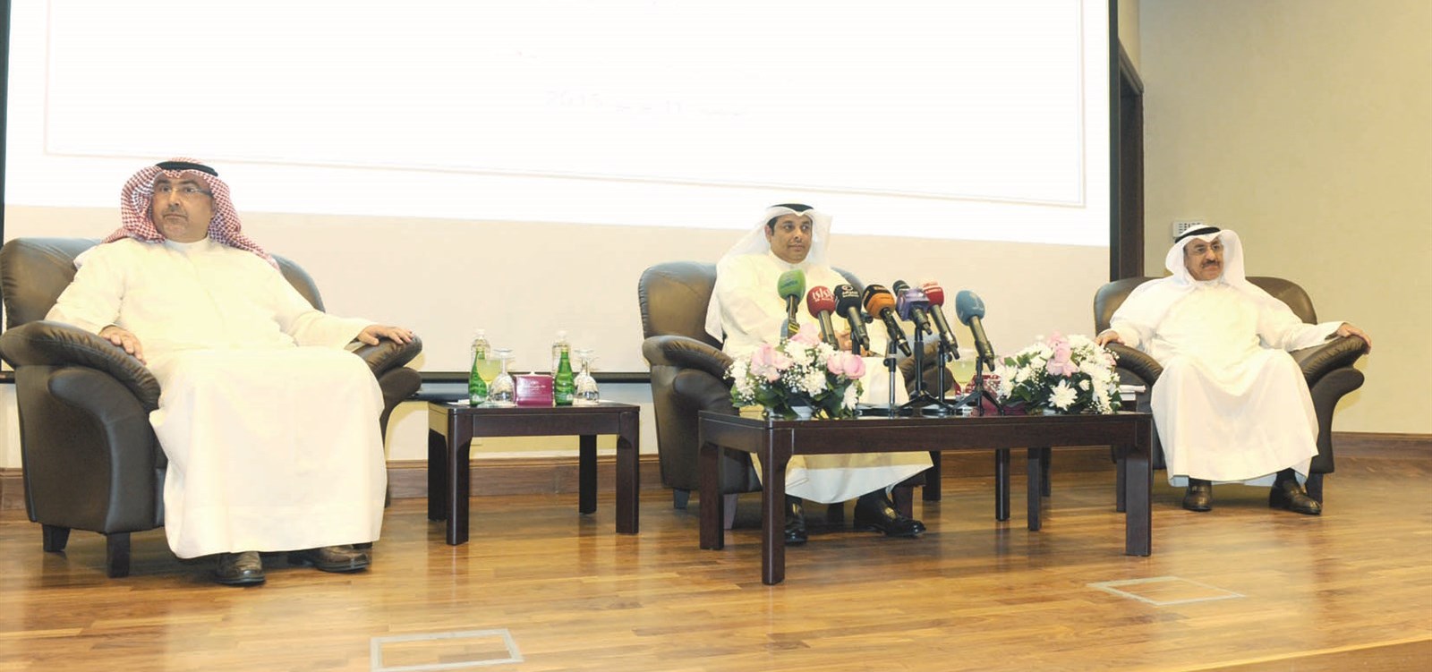 u0627u0644u0635u0627u0646u0639 u0645u062au0648u0633u0637u0627u064b u0627u0644u0636u0628u064au0628u064a u0648u0627u0644u0623u0646u0635u0627u0631u064a u0641u064a u0627u0644u0646u062fu0648u0629 (u062au0635u0648u064au0631 u0632u0643u0631u064au0627 u0639u0637u064au0629)