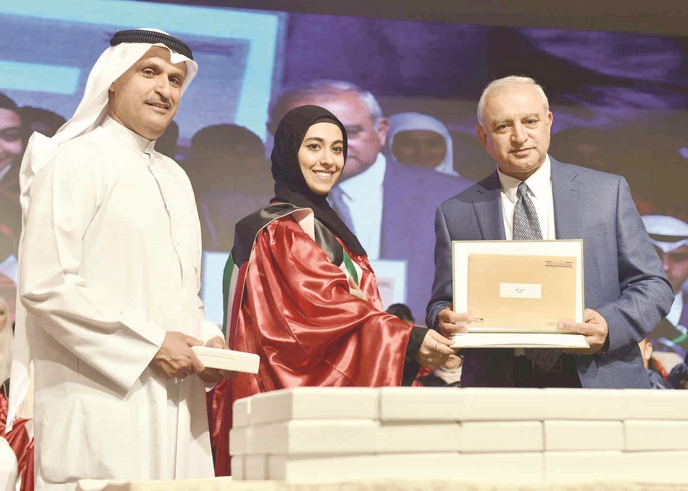 العيسى مكرماً إحدى الفائقات