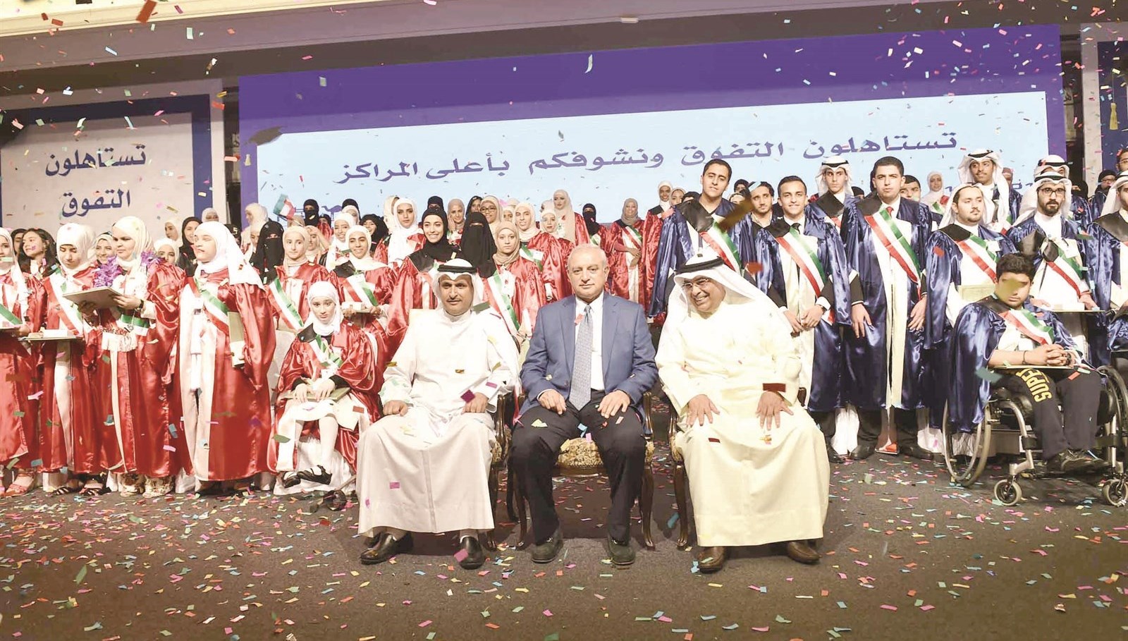 u0627u0644u0639u064au0633u0649 u0648u0627u0644u0635u0642u0631 u0648u0645u0642u0635u064au062f u0641u064a u0644u0642u0637u0629 u062cu0645u0627u0639u064au0629 u0645u0639 u0627u0644u0641u0627u0626u0642u064au0646 (u062au0635u0648u064au0631 u0633u0639u062f u0647u0646u062fu0627u0648u064a)