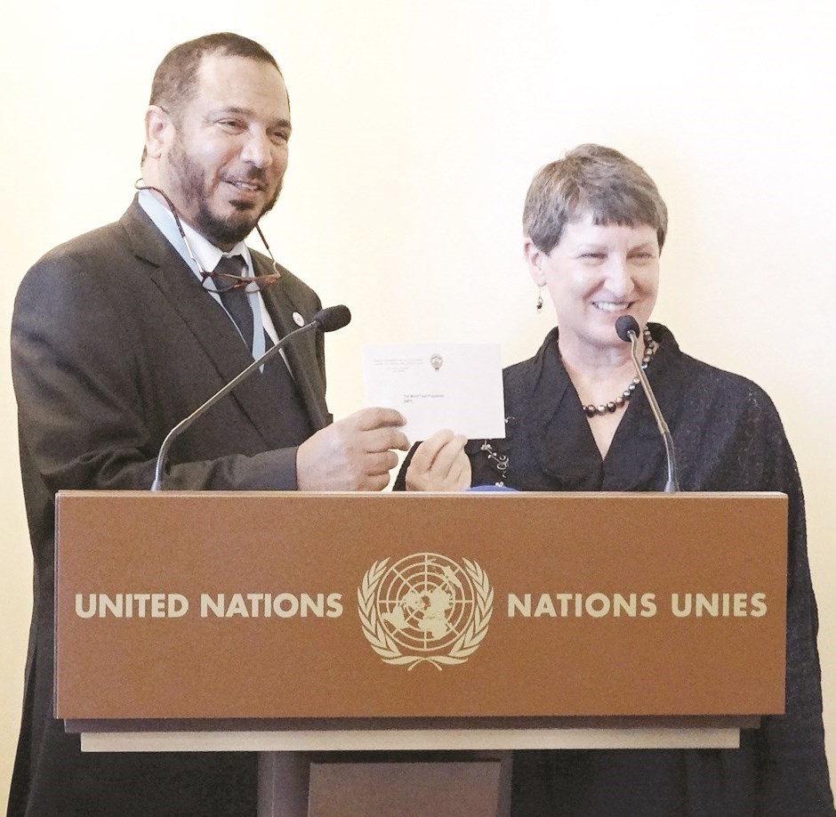 المعتوق يسلّم المساهمة الكويتية لبرنامج الغذاء العالمي