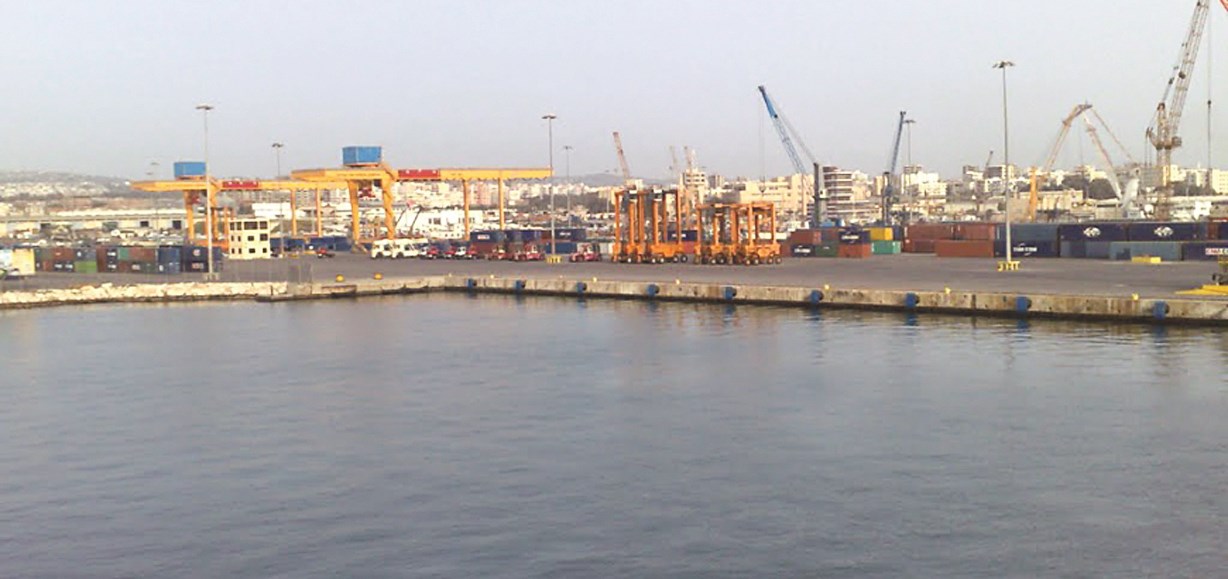 من هو صاحب السلطة الفعلية على ميناء طرطوس؟