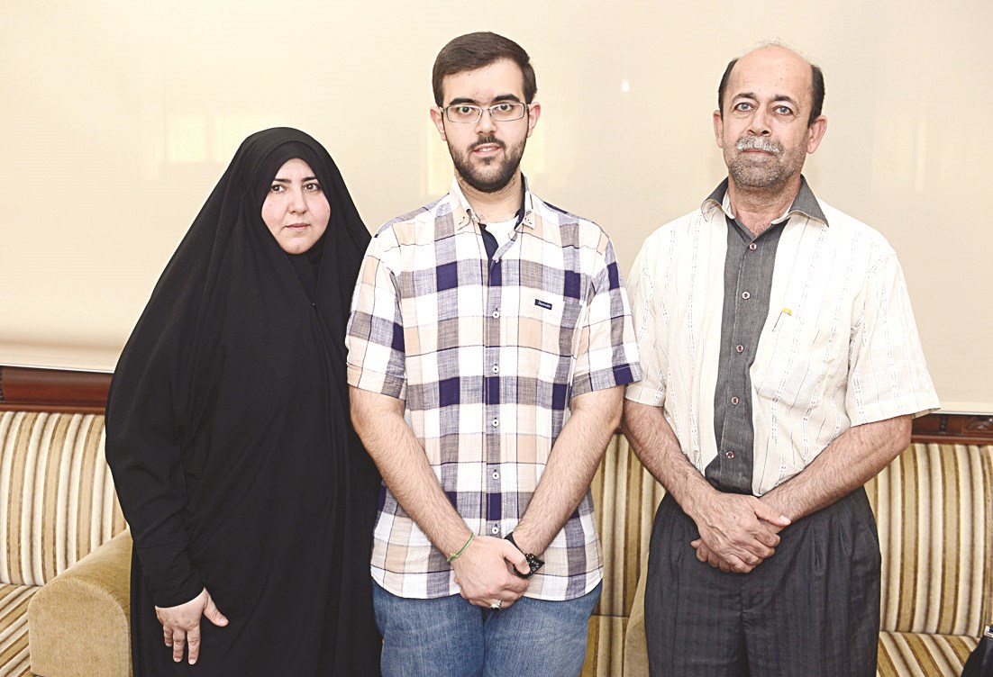 u0623u062du0645u062f u0645u0639 u0623u0633u0631u062au0647