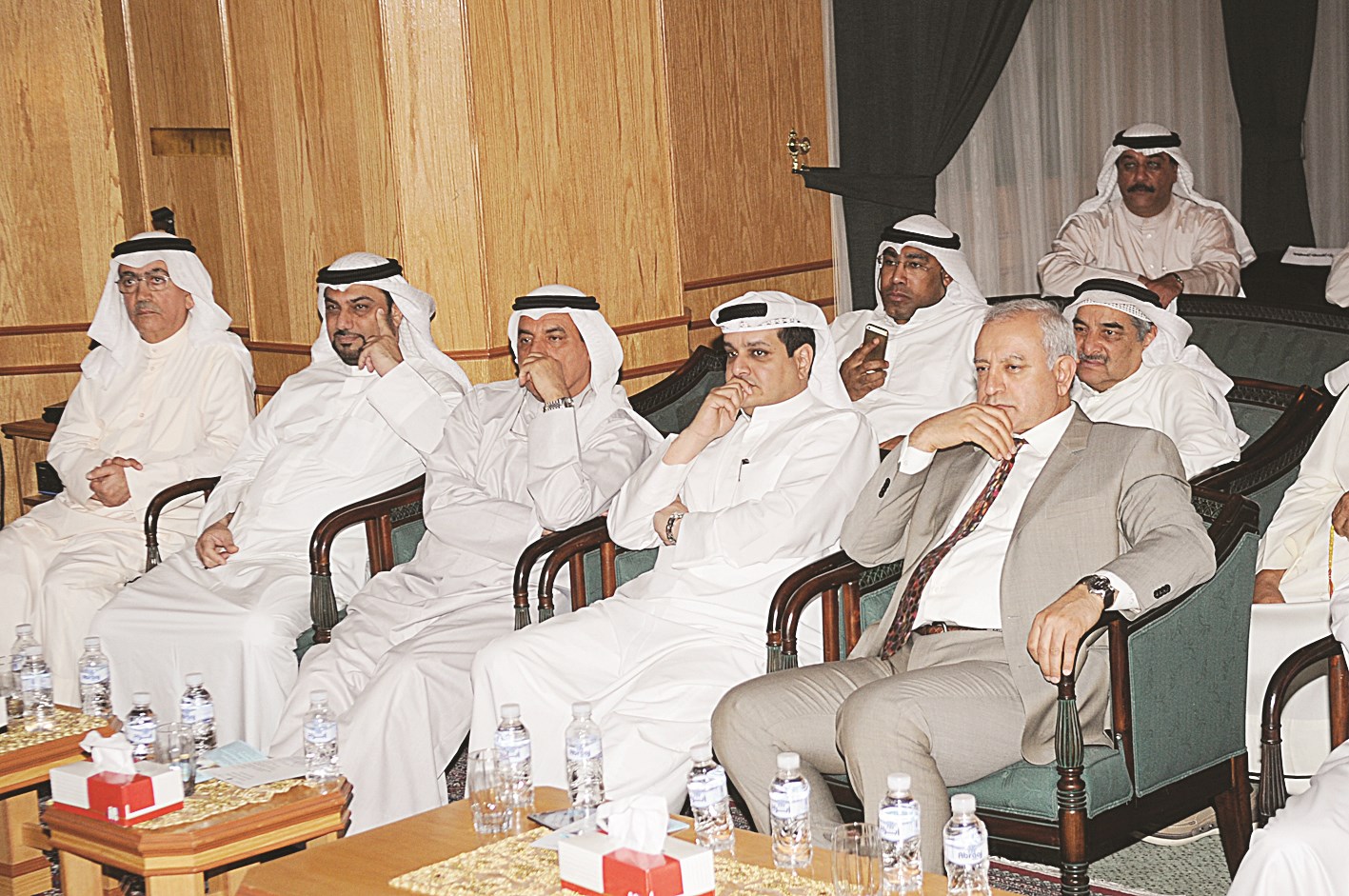 الحضور يتابعون فقرات التأبين