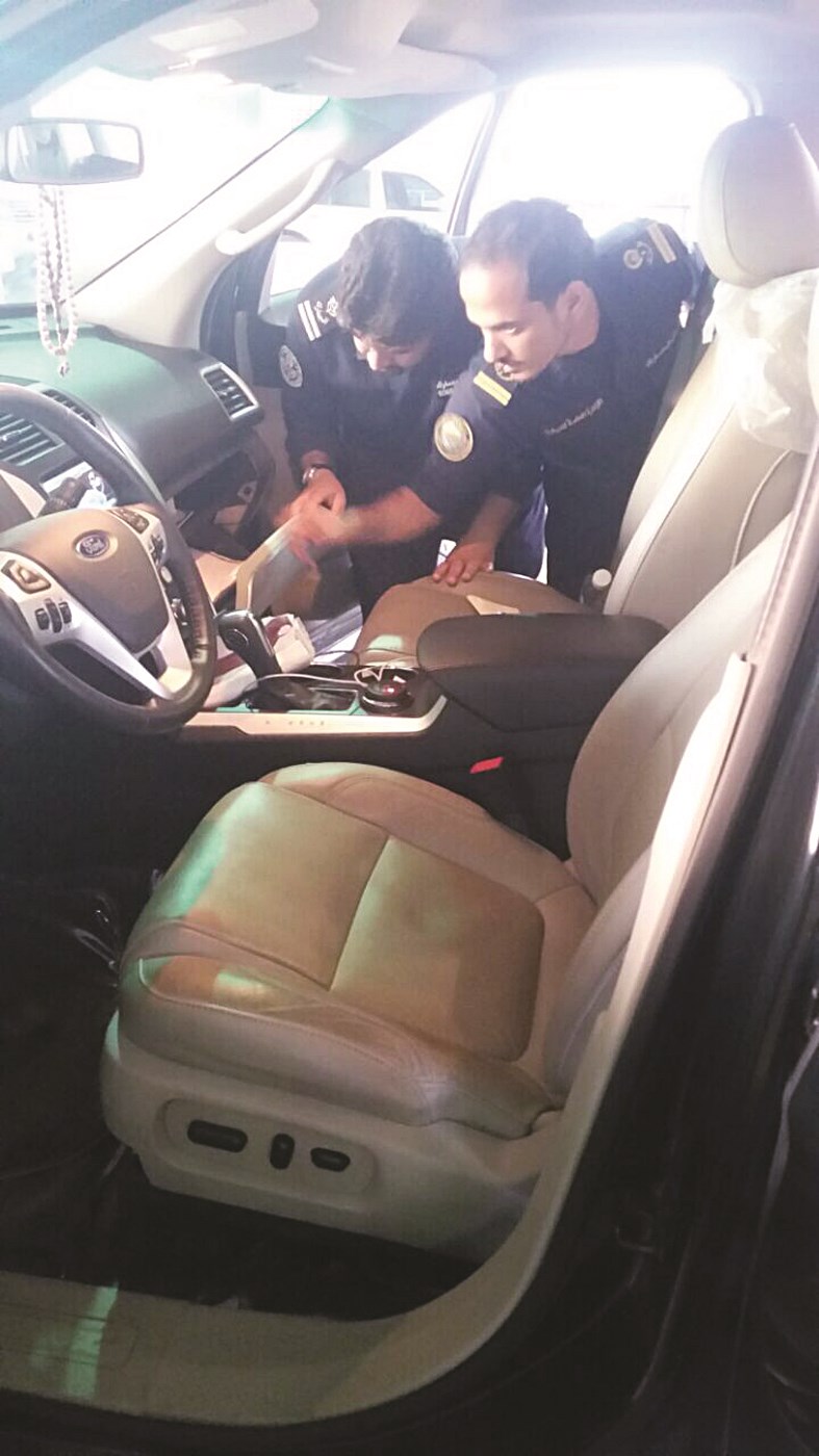 تفتيش دقيق لمحتويات المركبات