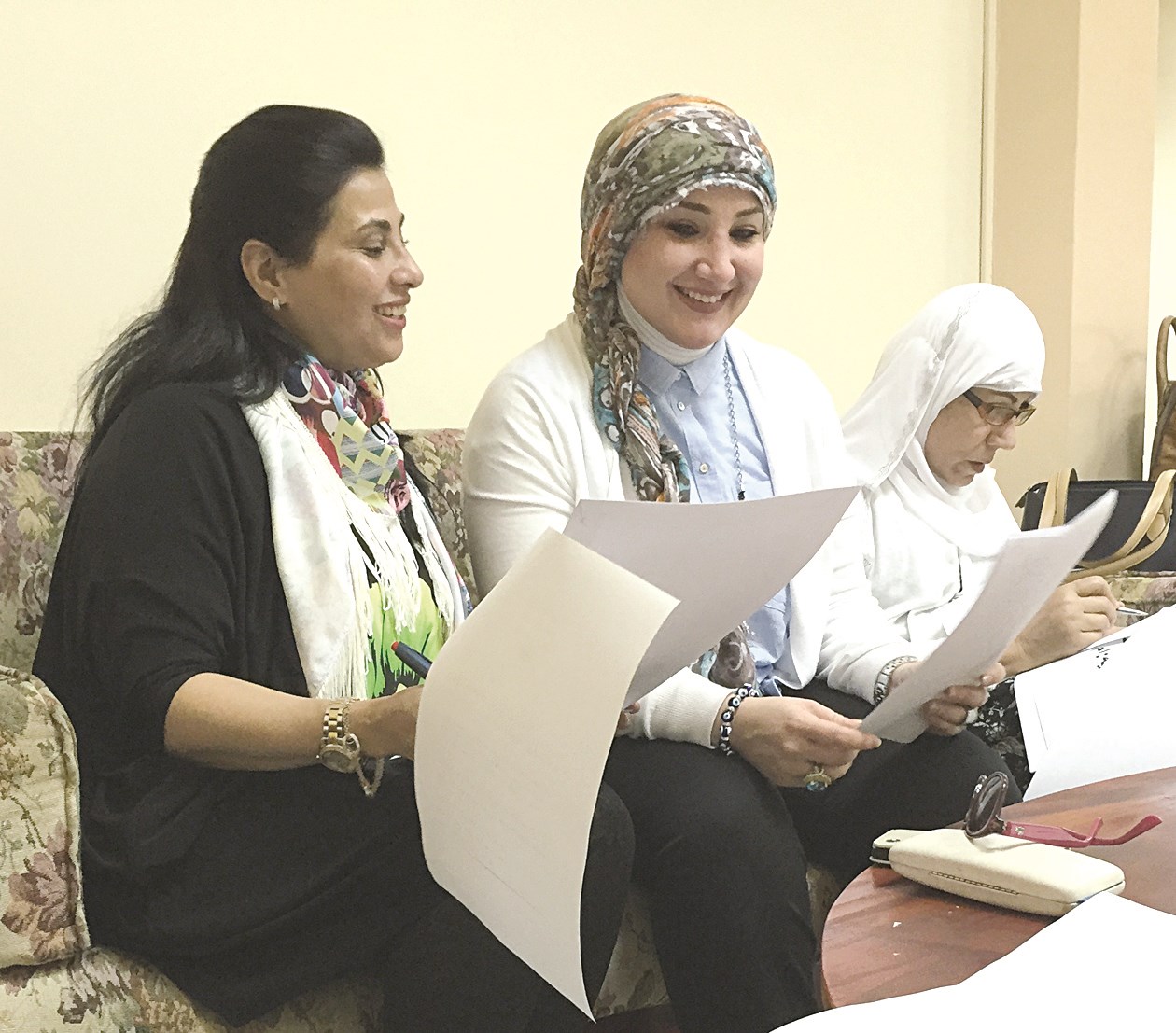 مريم وسماح وباسمة... وقراءة النص قبل التسجيل