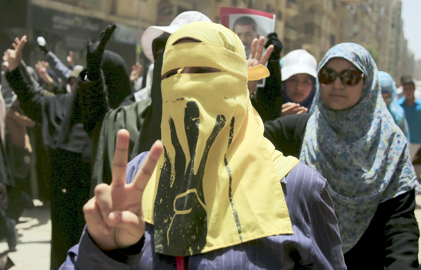 u062au0638u0627u0647u0631u0629 u0645u0624u064au062fu0629 u0644u0640u00abu0627u0644u0625u062eu0648u0627u0646u00bb u0641u064a u0634u0627u0631u0639 u0627u0644u0647u0631u0645 u062cu0646u0648u0628 u0627u0644u0642u0627u0647u0631u0629 (u0631u0648u064au062au0631u0632)