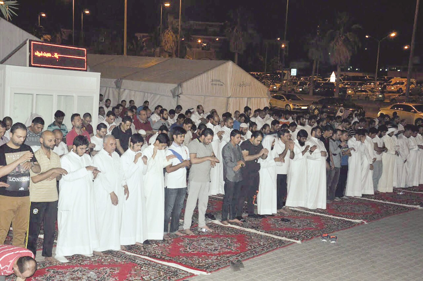 u0645u0635u0644u0648u0646 u0641u064a u0633u0627u062du0627u062a u0645u0633u062cu062f u0627u0644u0631u0627u0634u062f