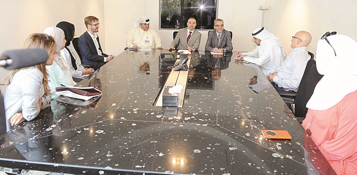 u0627u0644u0633u0641u064au0631 u0627u0644u0641u0631u0646u0633u064a u064au062au062du062fu062b u0641u064a u0627u0644u0645u0624u062au0645u0631 u0627u0644u0635u062du0627u0641u064a (u062au0635u0648u064au0631 u0632u0643u0631u064au0627 u0639u0637u064au0629)