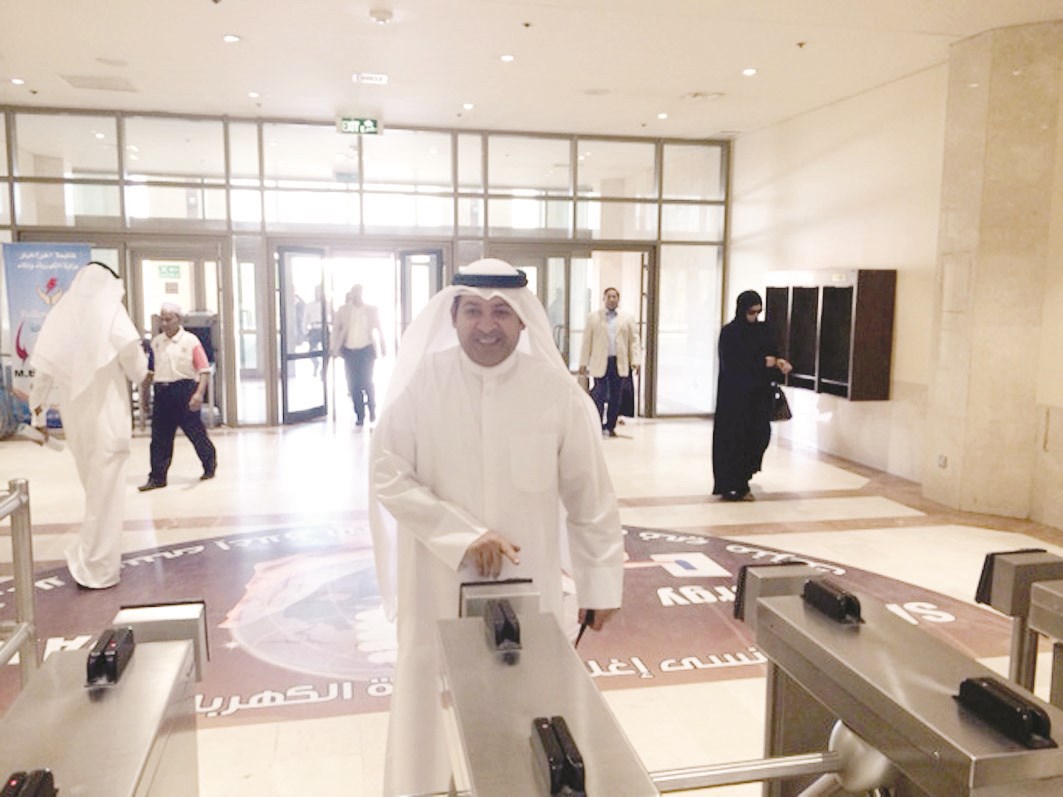 u0635u0644u0627u062d u0627u0644u062eu0627u0644u062fu064a u064au0624u0643u062f u062du0636u0648u0631u0647 u0628u0627u0644u0628u0635u0645u0629