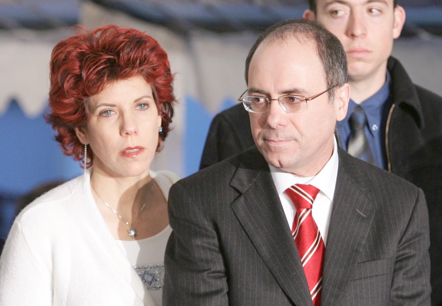 u0634u0627u0644u0648u0645 u0648u0632u0648u062cu062au0647 u062cu0648u062fu064a u0641u064a u0635u0648u0631u0629 u0623u0631u0634u064au0641u064au0629 (u0623 u0641 u0628)