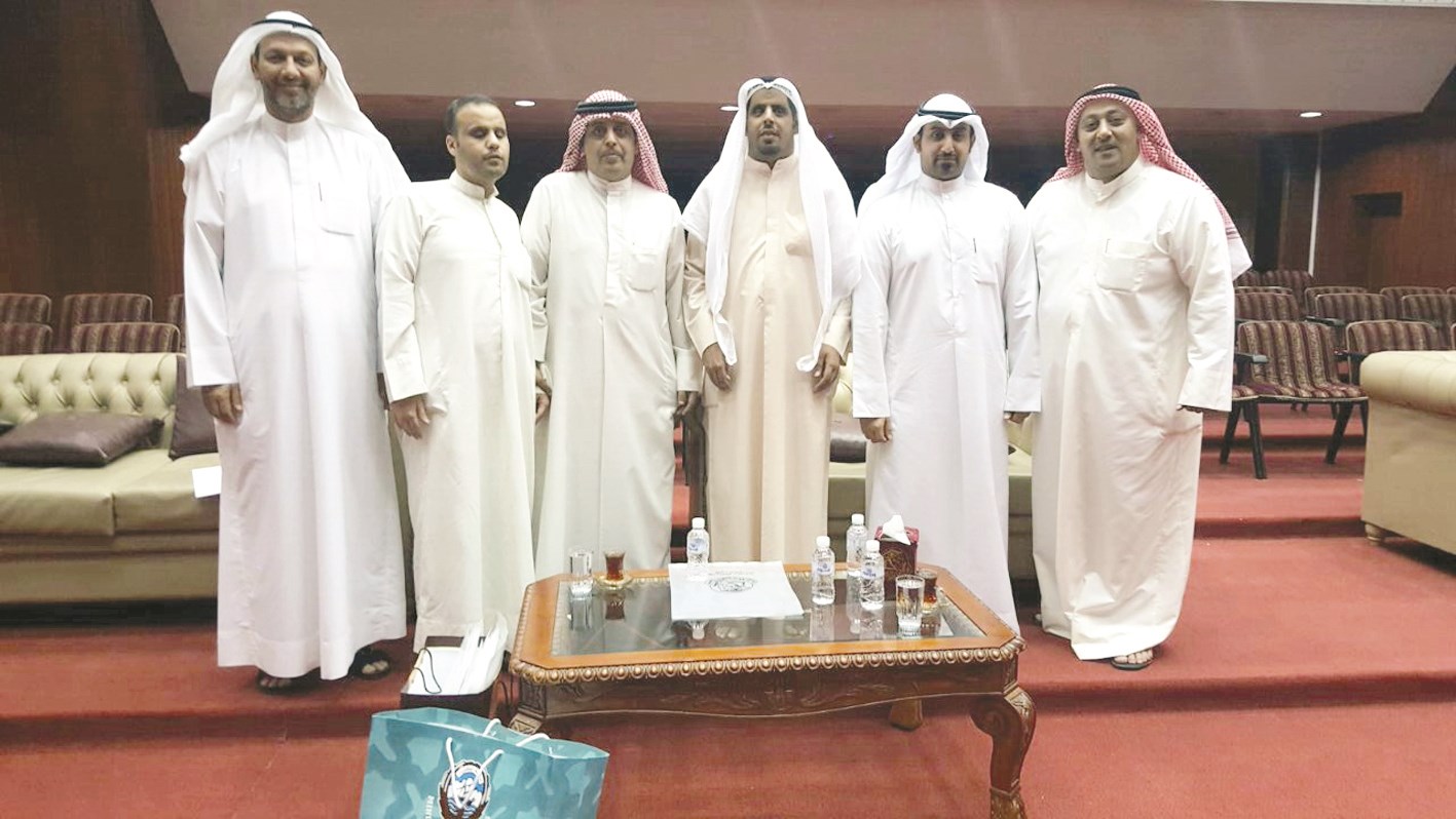 u0633u0644u064au0645u0627u0646 u0627u0644u062fu0648u0633u0631u064a u0648u0636u0627u0631u064a u0627u0644u0639u0646u0632u064a u064au062au0648u0633u0637u0627u0646 u0623u0639u0636u0627u0621 u062cu0645u0639u064au0629 u0627u0644u0645u0643u0641u0648u0641u064au0646