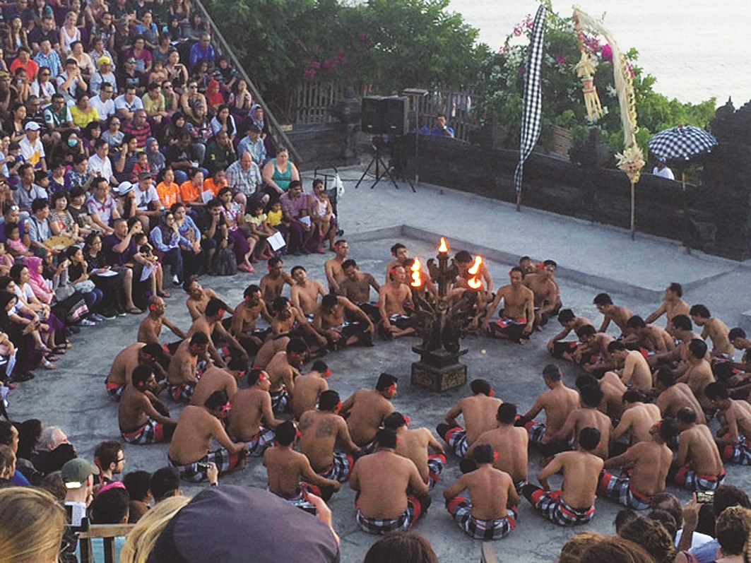 رقصة كجاك جاك في معبد أولو واتو