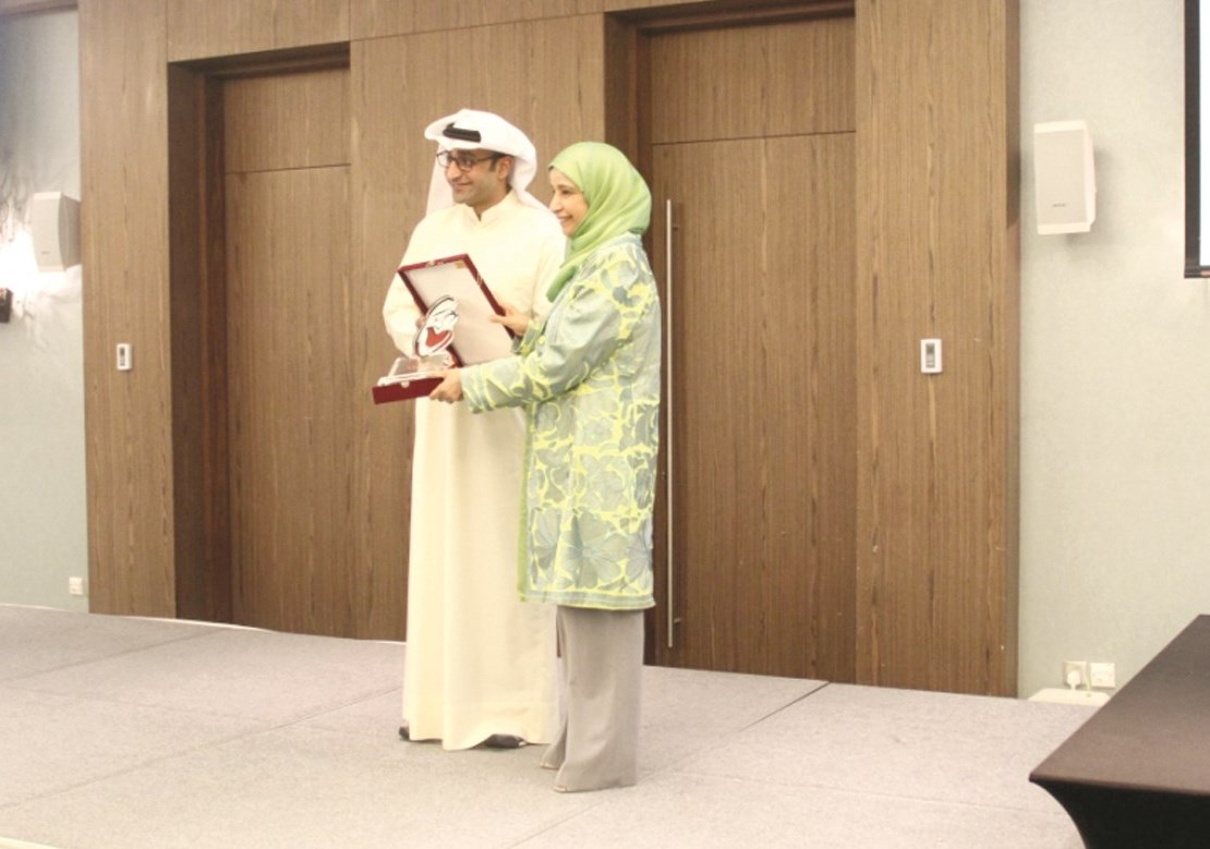 الفضالة مكرماً منى معلوي