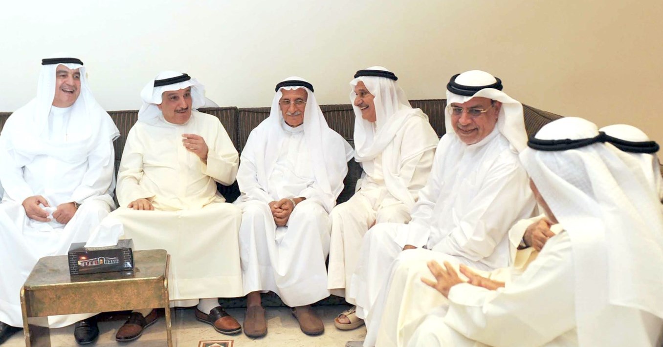 نقاشات على هامش حفل الاستقبال