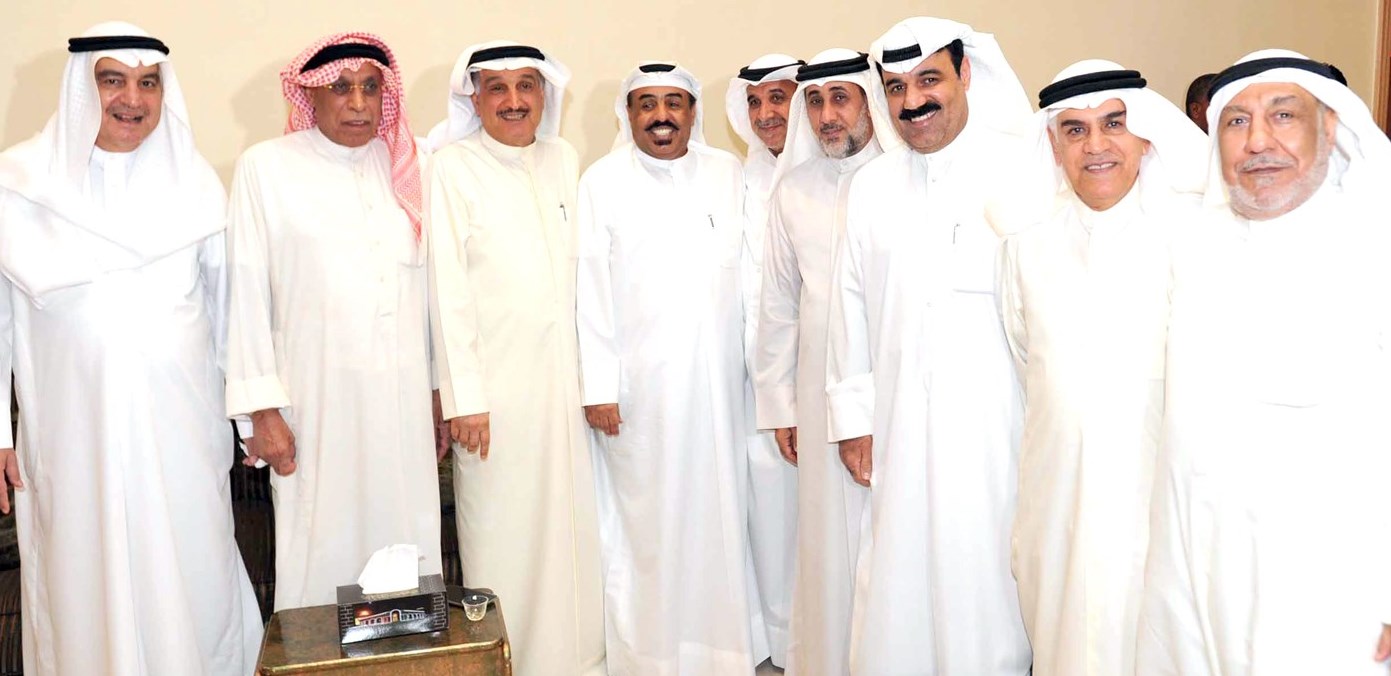 u0627u0644u0639u0648u0636u064a u0645u062au0648u0633u0637u0627u064b u0645u062cu0645u0648u0639u0629 u0645u0646 u0627u0644u0623u0642u0627u0631u0628 u0648u0627u0644u0623u0635u062fu0642u0627u0621