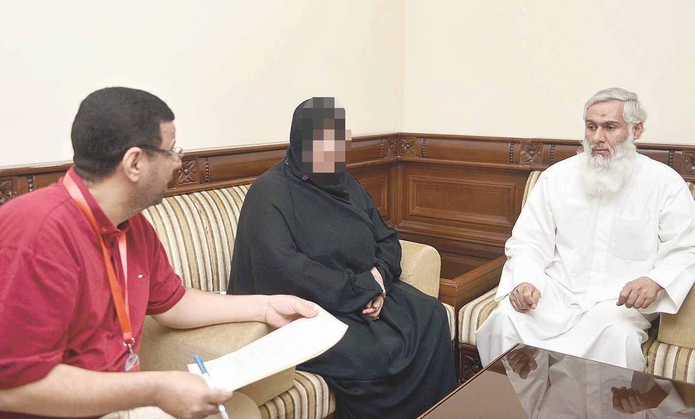 u0627u0644u0645u0648u0627u0637u0646 u0648u0623u0645 u0627u0644u0645u0648u062fu0639 u00abu0627u0644u0625u0628u0639u0627u062fu00bb u064au062au062du062fu062bu0627u0646 u0644u0644u0632u0645u064au0644 u0639u0628u062fu0627u0644u0644u0647 u0641u0647u0645u064a  (u062au0635u0648u064au0631 u0645u0648u0633u0649 u0639u064au0627u0634)