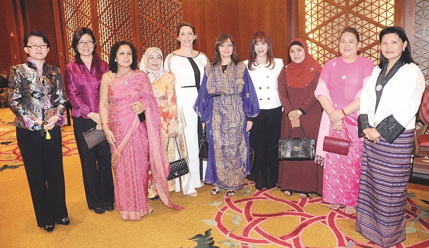 سيدات من الوسط الديبلوماسي