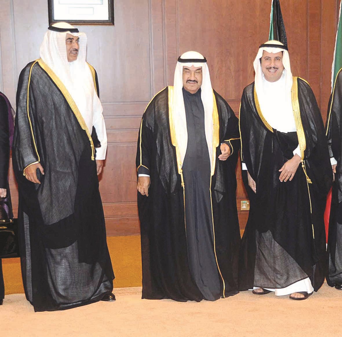 ناصر المحمد متوسطاً صباح الخالد وعزام الصباح