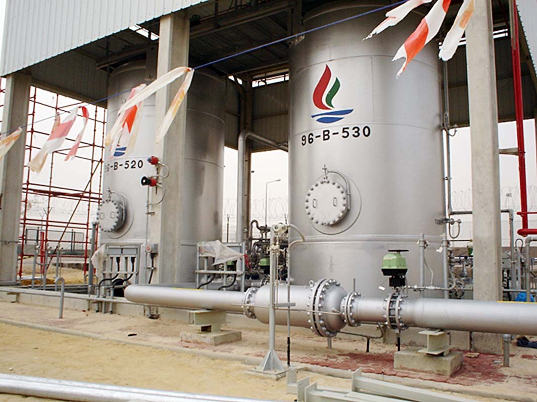 داخل إحدى منشآت «البترول الوطنية»