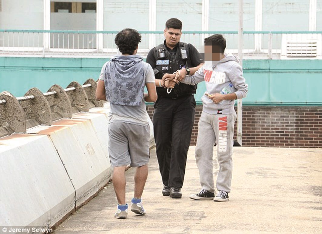 ... وأثناء القبض عليهما