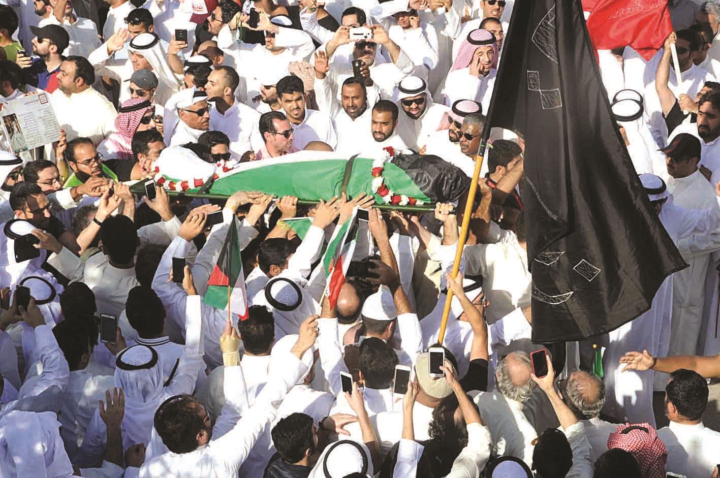 u0627u0644u0645u0634u064au0639u0648u0646 u064au062du0645u0644u0648u0646 u062cu062bu0645u0627u0646 u0623u062du062f u0634u0647u062fu0627u0621 u00abu0627u0644u0635u0627u062fu0642u00bb u0648u0642u062f u0644u0641 u0628u0639u0644u0645 u0627u0644u0643u0648u064au062a u0625u0644u0649 u062bu0631u0627u0647u0627