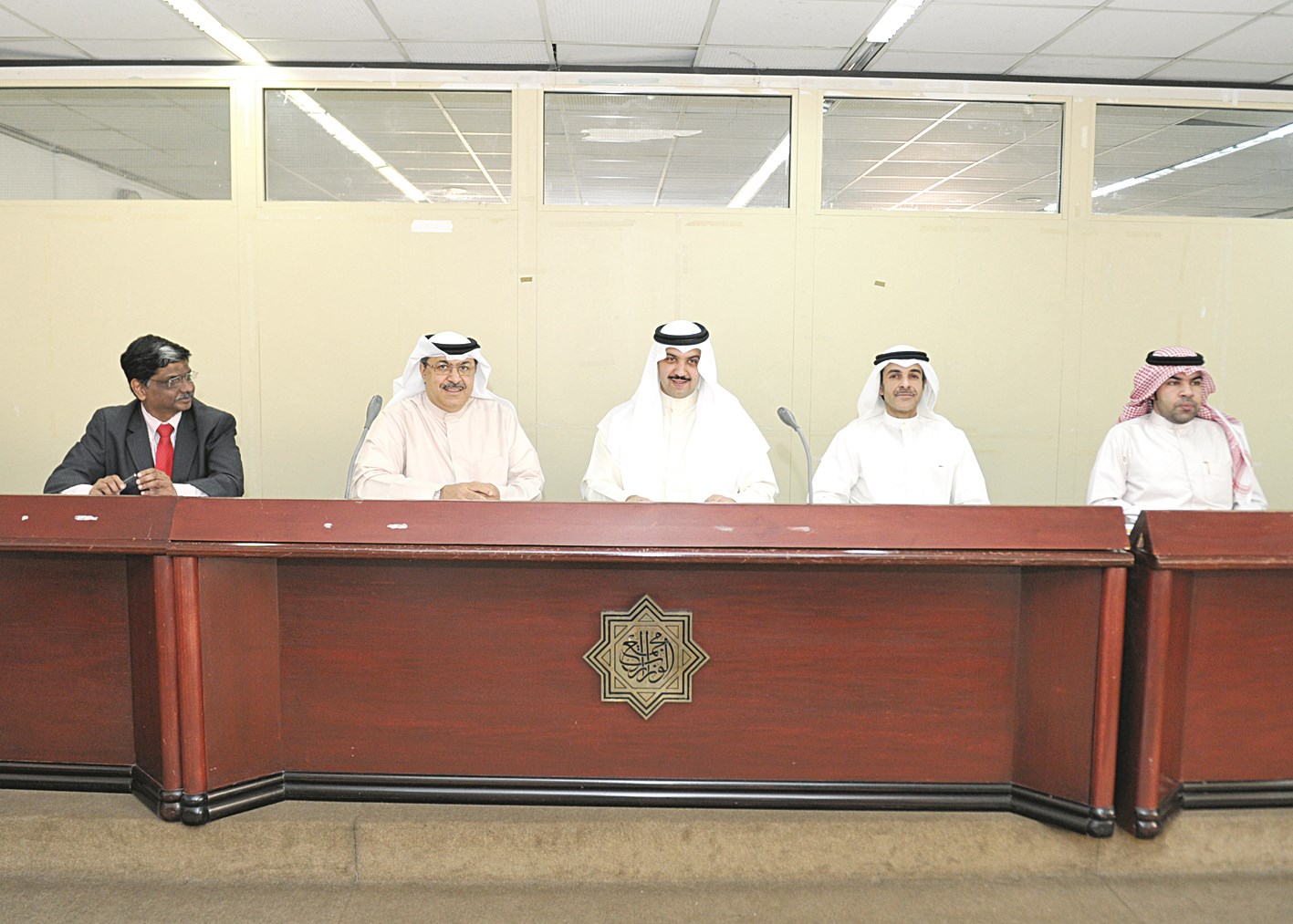 مبارك العبدالله وسعدون علي خلال الجمعية العمومية  (تصوير سعد هنداوي)