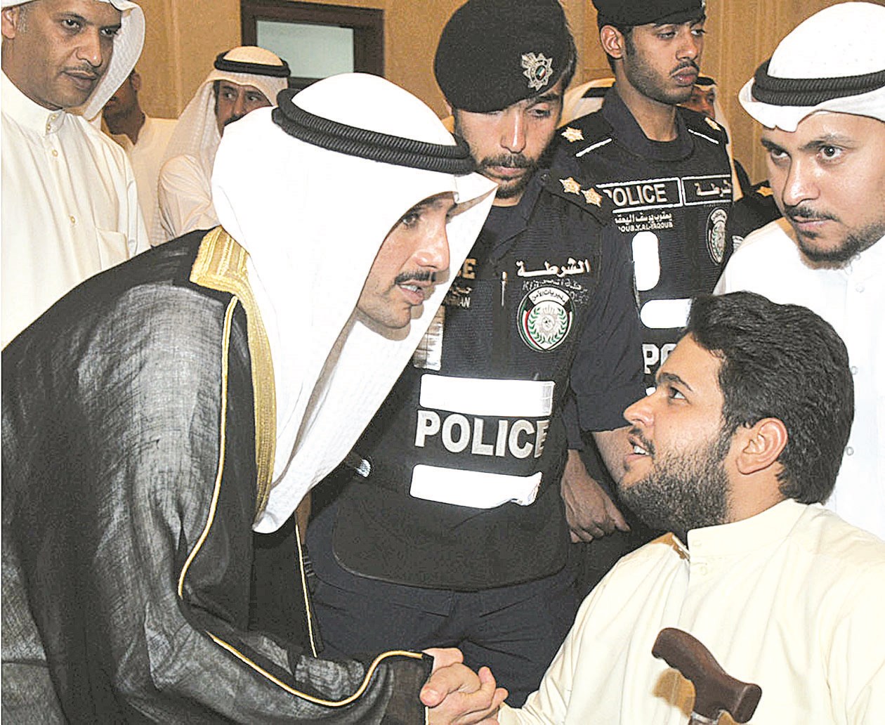 الغانم يتلقى التعازي