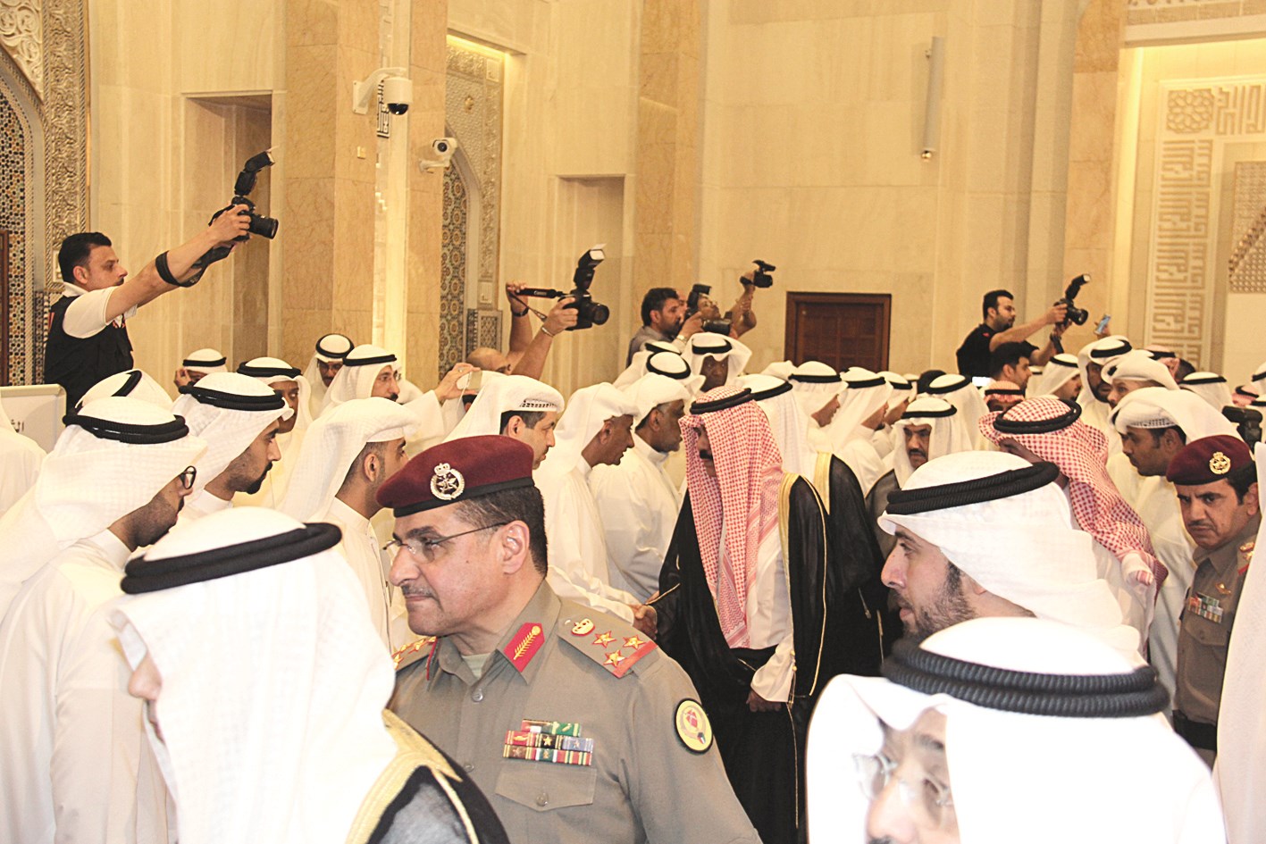 سمو ولي العهد معزيا