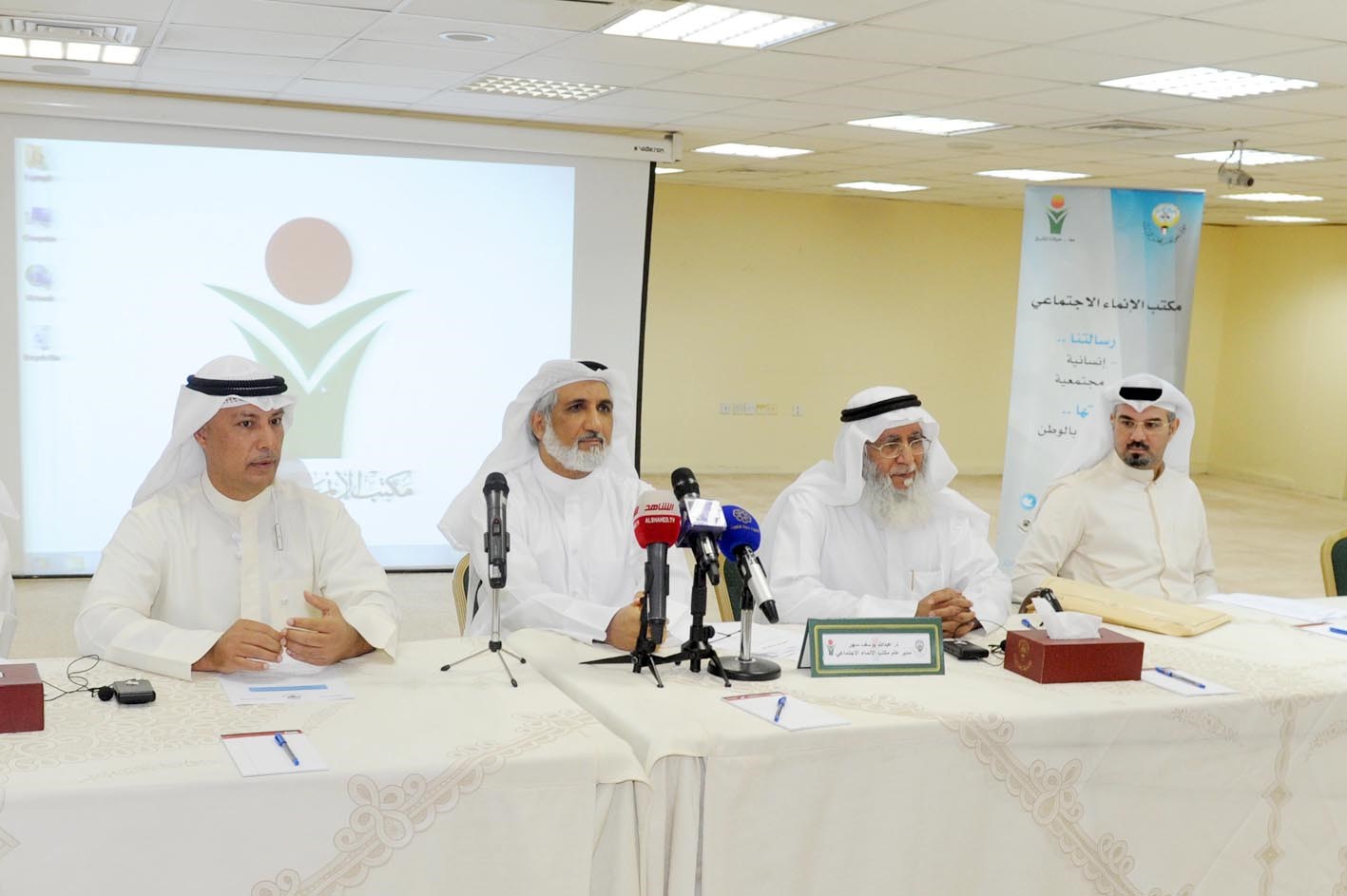 u0639u0628u062fu0627u0644u0644u0647 u0633u0647u0631 u0645u062au062du062fu062bu0627u064b u0641u064a u0627u0644u0645u0624u062au0645u0631 u0627u0644u0635u062du0627u0641u064a (u062au0635u0648u064au0631 u0632u0643u0631u064au0627 u0639u0637u064au0629)