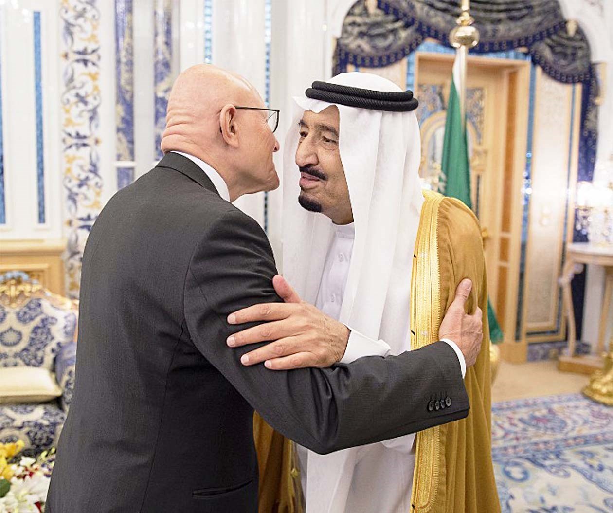 u062eu0627u062fu0645 u0627u0644u062du0631u0645u064au0646 u0644u062fu0649 u0627u0633u062au0642u0628u0627u0644u0647 u0633u0644u0627u0645