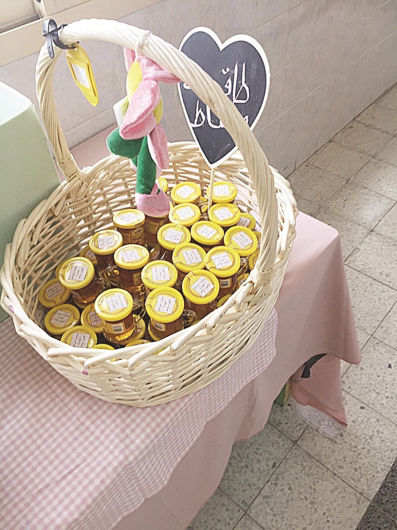 عسل المدارس بثمن تقرير الكفاءة للمعلمة