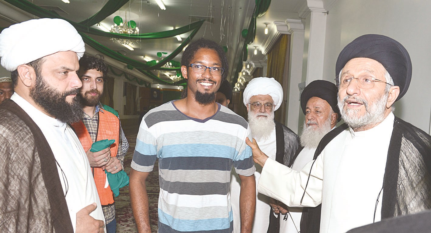 الديباجي يلقّن الأميركي نطق الشهادتين