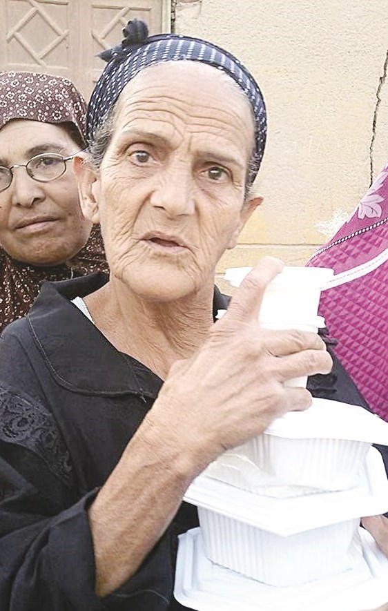 وجبات لسكان مناطق المقابر