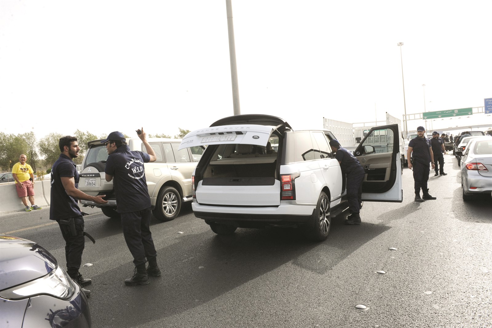 تفتيش بأجهزة أمنية دقيقة