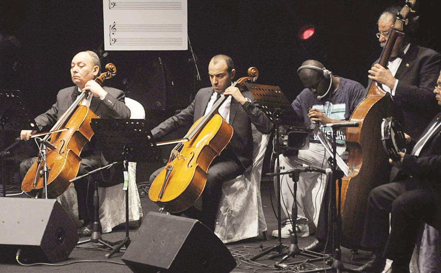 الفرقة الموسيقية (تصوير طارق عزالدين)