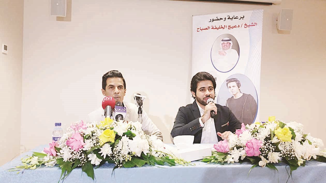 سالم مساعد متحدثاً ويبدو الزميل الزعبي