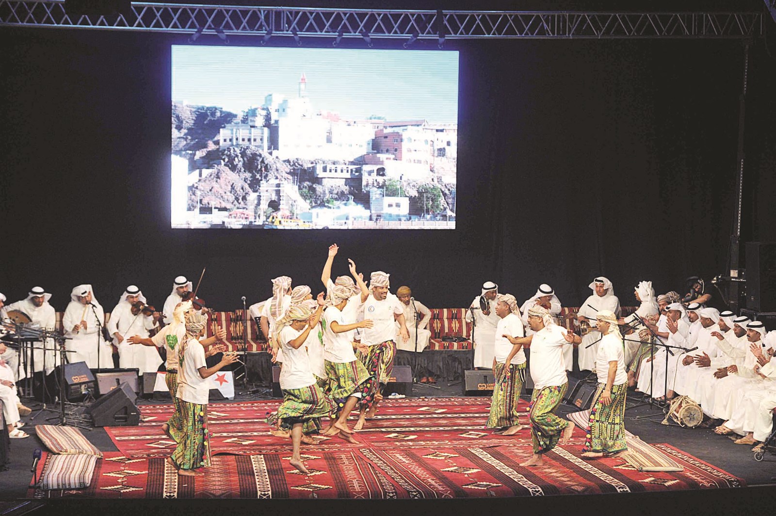 أجواء حضرمية راقصة