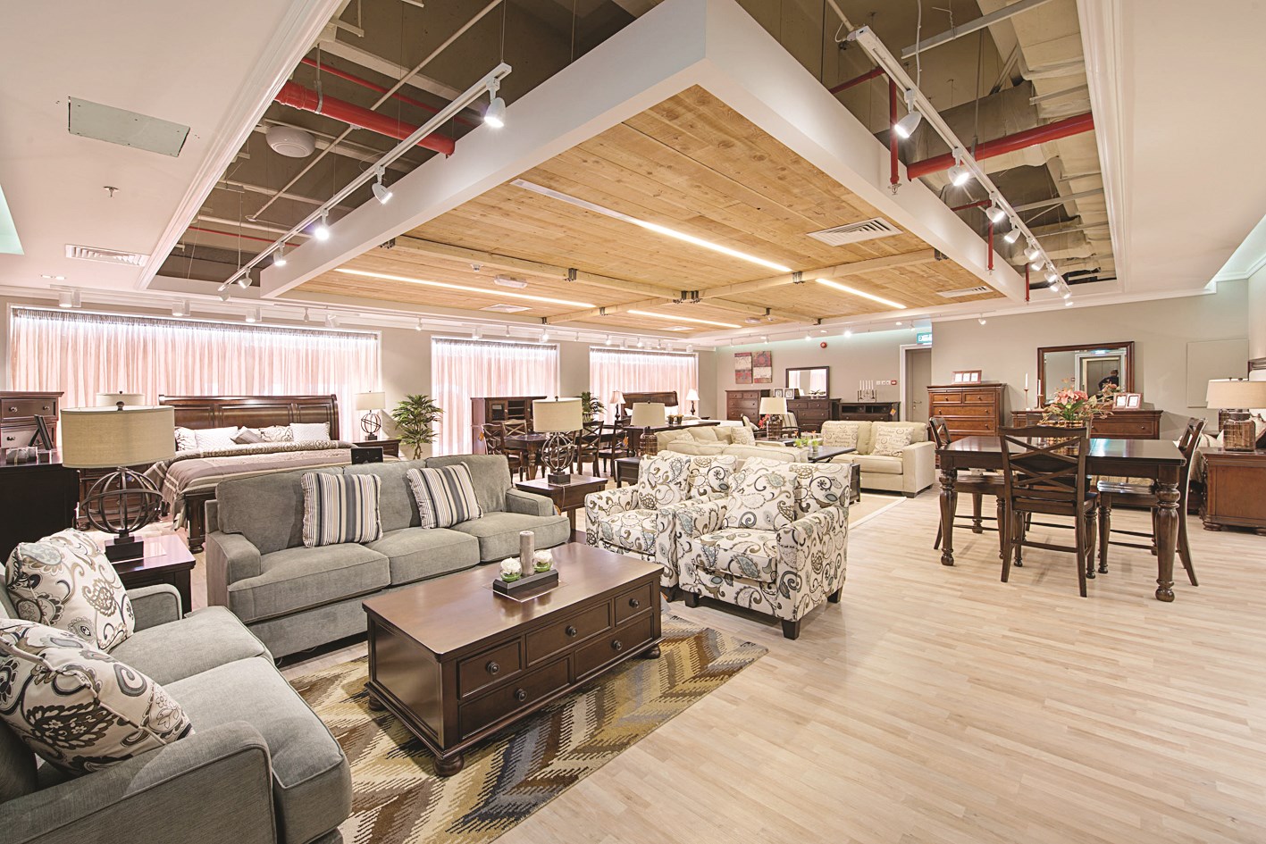 من معروضات الأثاث الراقي