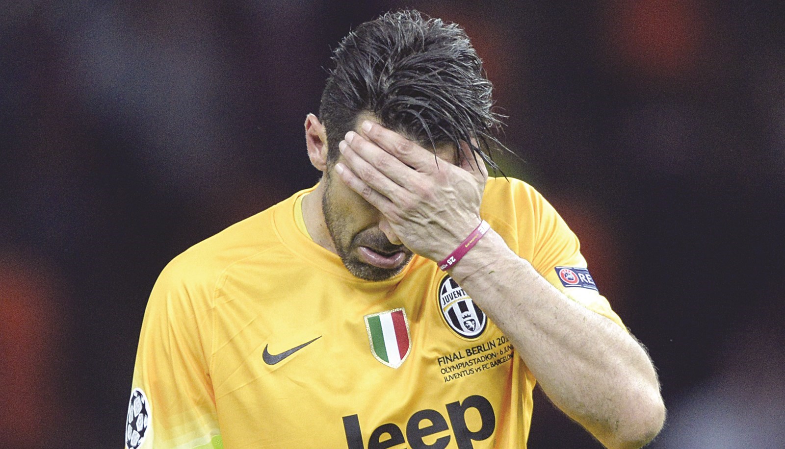 u0628u0648u0641u0648u0646 u064au0628u0643u064a u0628u0639u062f u0627u0644u062eu0633u0627u0631u0629 u0623u0645u0627u0645 u0628u0631u0634u0644u0648u0646u0629  (u0623 u0641 u0628)