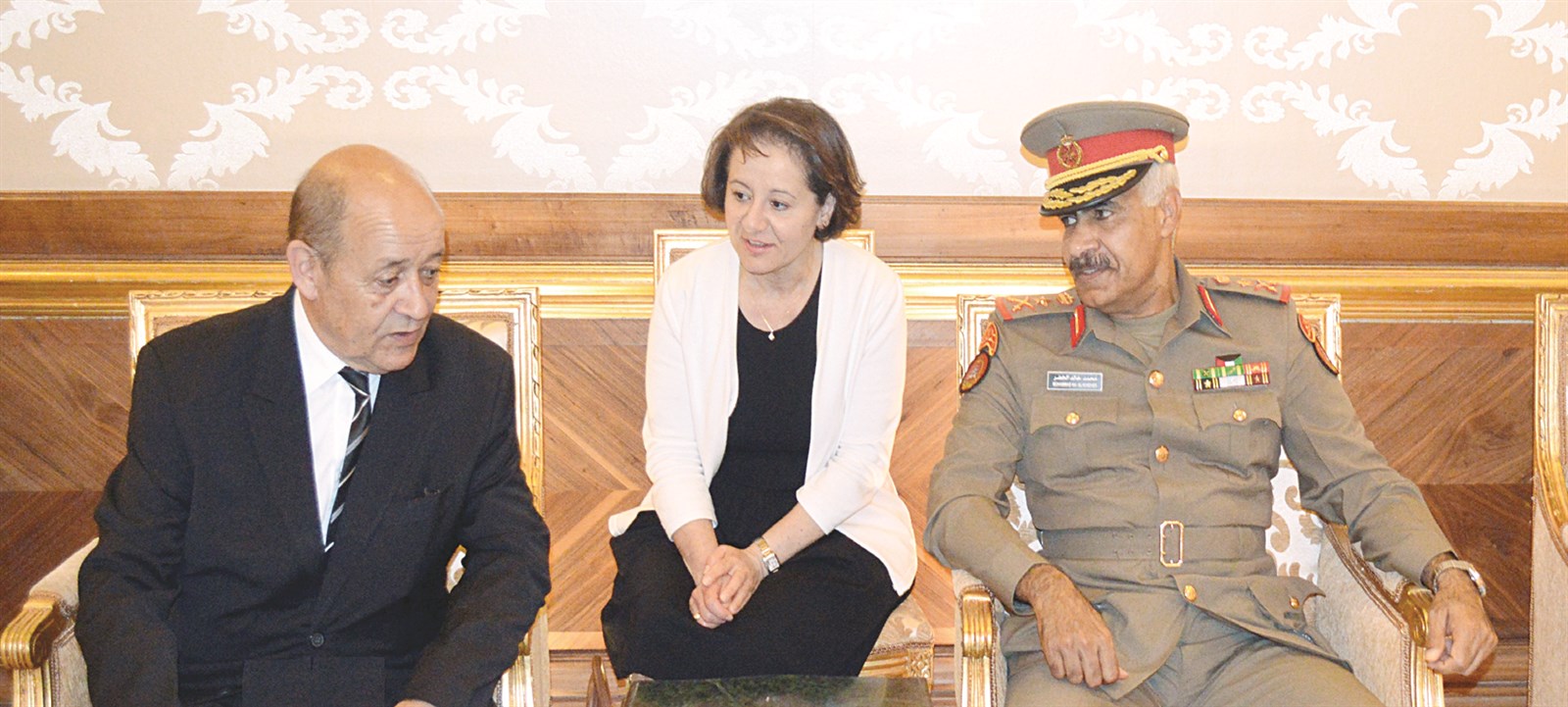 رئيس الأركان مستقبلاً وزير الدفاع الفرنسي