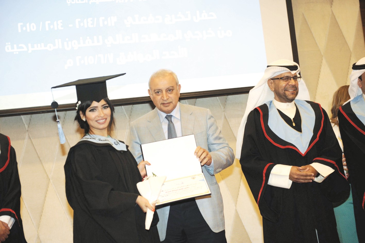 تكريم الخريجة الفنانة سالي فرّاج