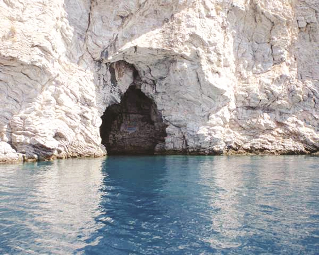 نفق مائي لمرور اليخوت