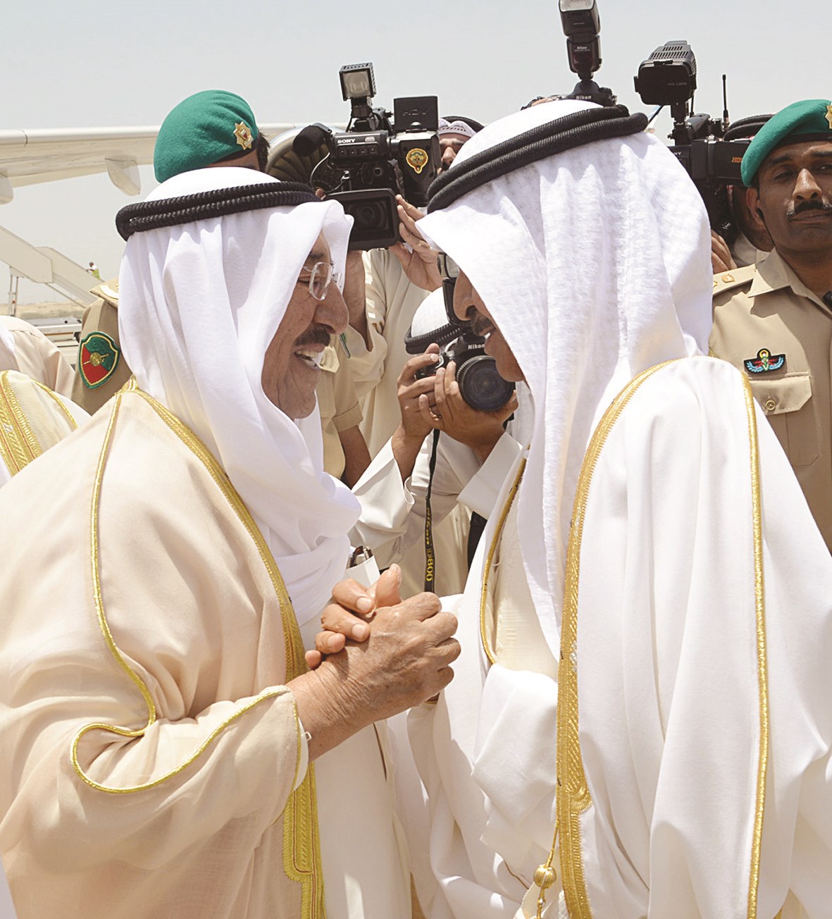 خليفة بن حمد مودعا صاحب السمو