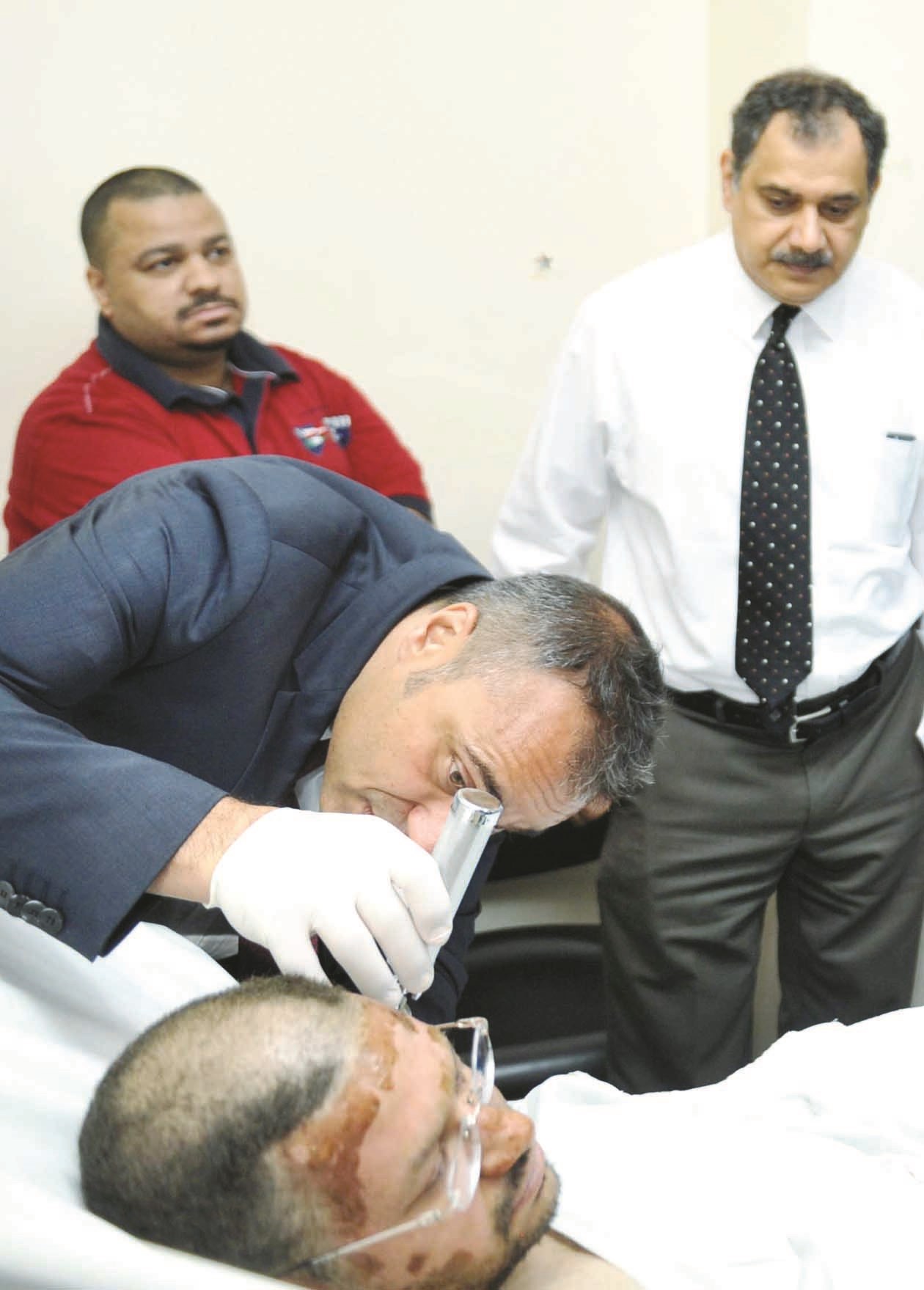 معاينة لأذن أحد المصابين