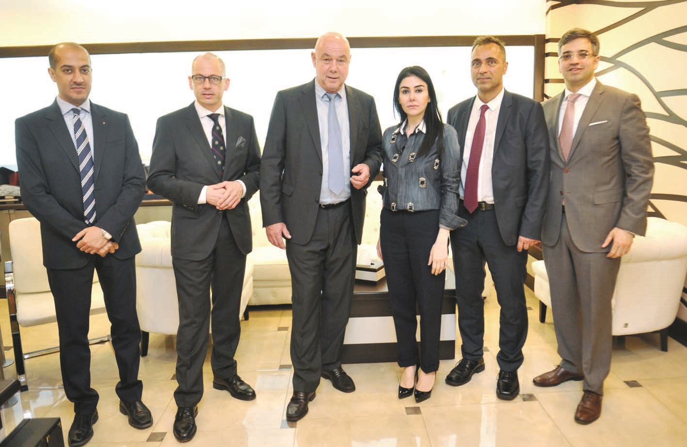 الفريق الألماني وإدارة المستشفى الأميري