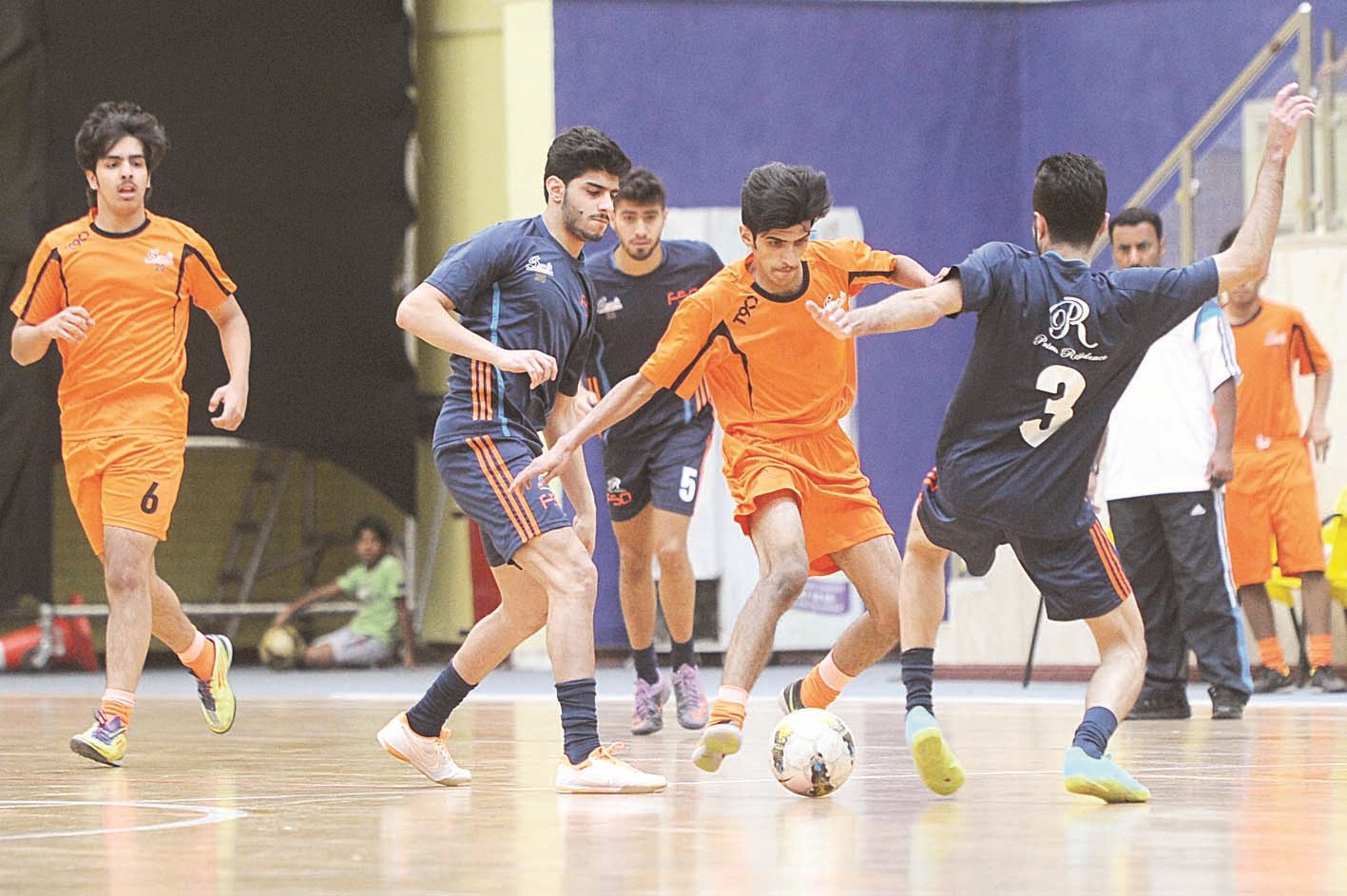 مباريات صعبة للفرق مع اقتراب الدورة من الأدوار الحاسمة