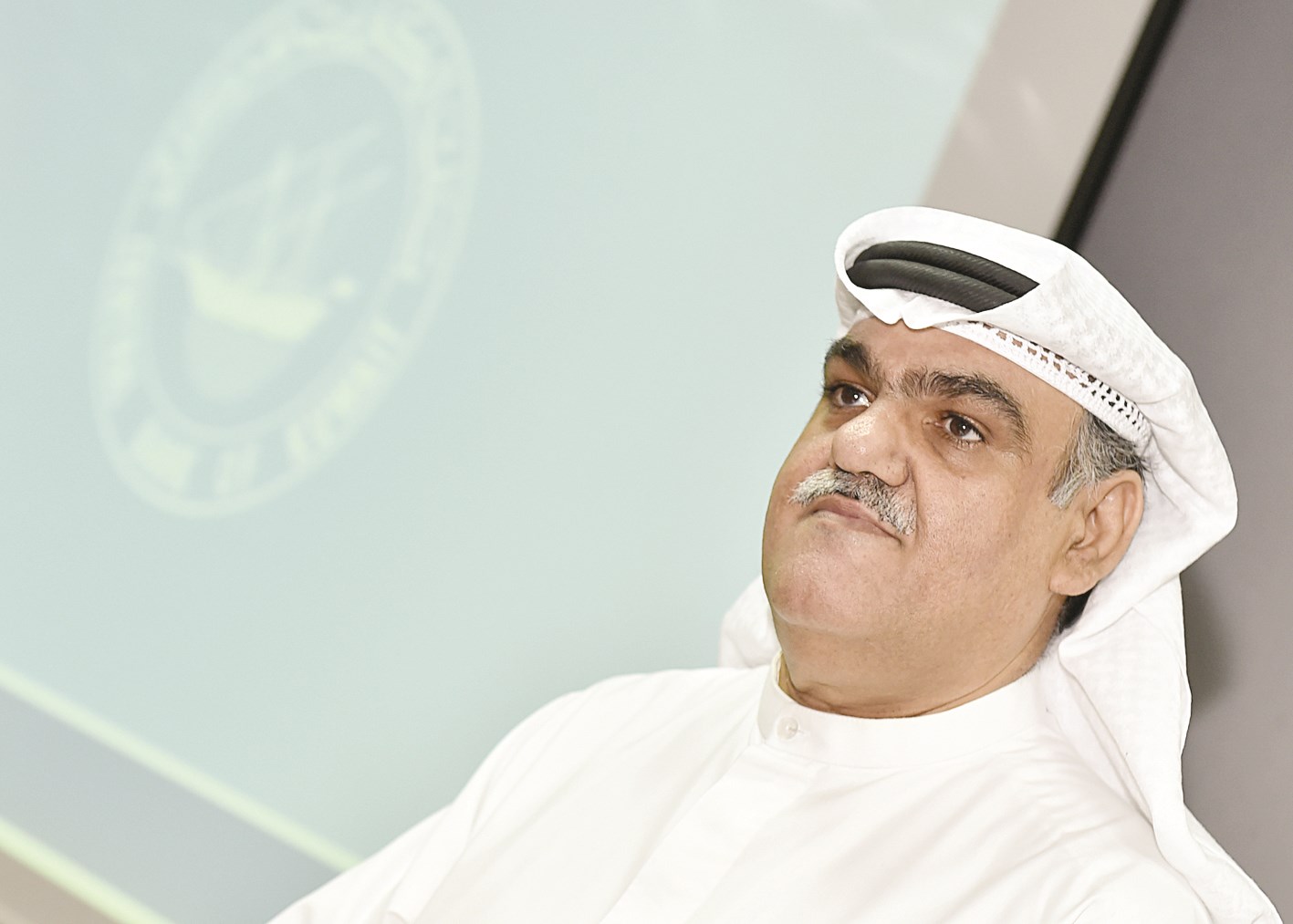 u0648u0644u064au062f u0627u0644u0639u0648u0636u064a u0645u062au062du062fu062bu0627u064b u0641u064a u0648u0631u0634u0629 u0627u0644u0639u0645u0644 (u062au0635u0648u064au0631 u0633u0639u062f u0647u0646u062fu0627u0648u064a)